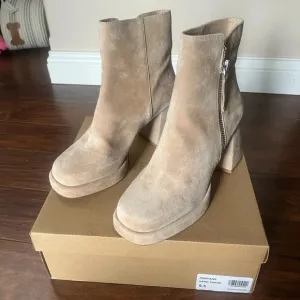 Steve Madden Tan Suede Boots-NWT- Size 8.5-party clique