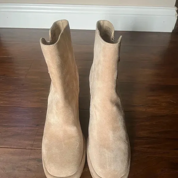 Steve Madden Tan Suede Boots-NWT- Size 8.5-party clique