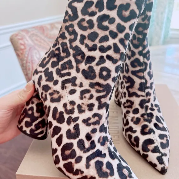 Steve Madden Valyant Leo Velvet Boots - NWT