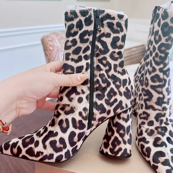 Steve Madden Valyant Leo Velvet Boots - NWT