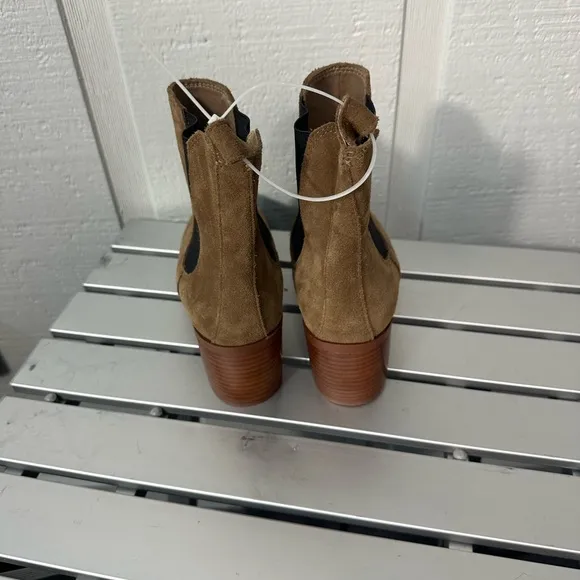 Steve Madden Women's Rhiannon Chelsea Boots Cognac Brown Suede Size 10M NWOT