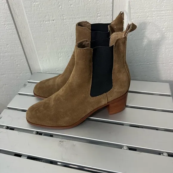 Steve Madden Women's Rhiannon Chelsea Boots Cognac Brown Suede Size 10M NWOT
