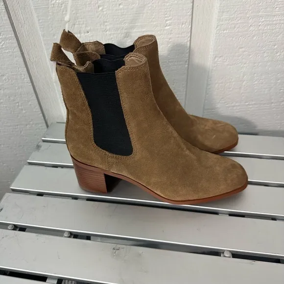 Steve Madden Women's Rhiannon Chelsea Boots Cognac Brown Suede Size 10M NWOT