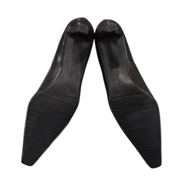 Stuart Weitzman Black Leather Zip-Up Kitten Heel Ankle Boots. Size 9.5