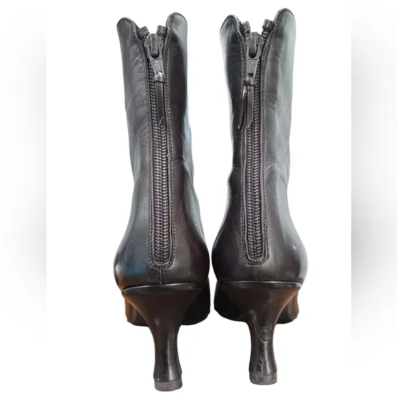 Stuart Weitzman Black Leather Zip-Up Kitten Heel Ankle Boots. Size 9.5