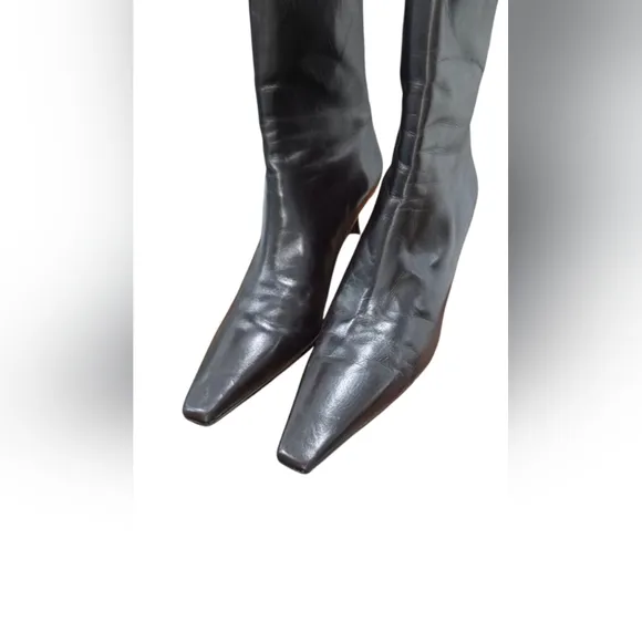 Stuart Weitzman Black Leather Zip-Up Kitten Heel Ankle Boots. Size 9.5