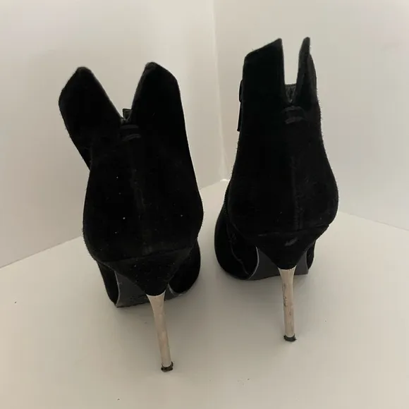Stuart Weitzman Black Stiletto Ankle Boots with Silver Heel Size 5.5