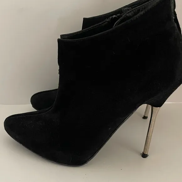 Stuart Weitzman Black Stiletto Ankle Boots with Silver Heel Size 5.5