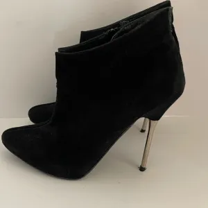 Stuart Weitzman Black Stiletto Ankle Boots with Silver Heel Size 5.5