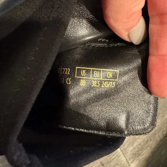 Stuart Weitzman Boots - Like new- 8 - black leather