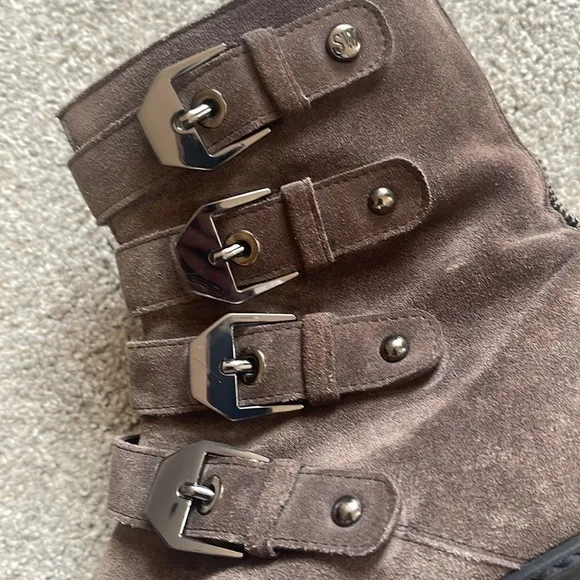 STUART Weitzman Jitter Bug Taupe Suede Buckle Moto Chunky Combat Boots EUC 6