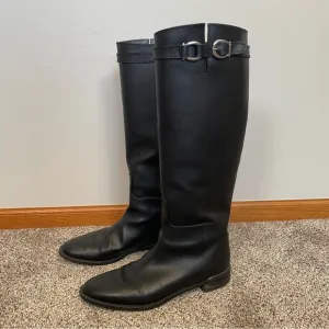 STUART WEITZMAN- Knee High Riding Boot Saffiano Leather Jumping Boot Size 9.5