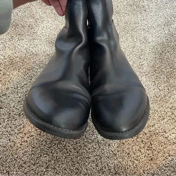 STUART WEITZMAN- Knee High Riding Boot Saffiano Leather Jumping Boot Size 9.5