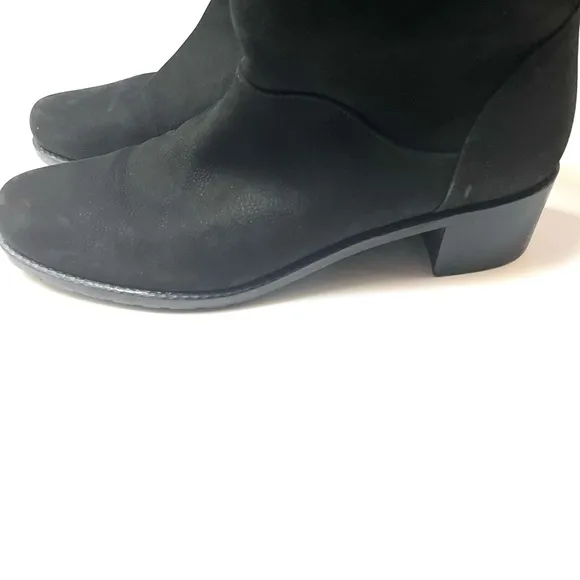 Stuart Weitzman knee-high suede boots, size 7