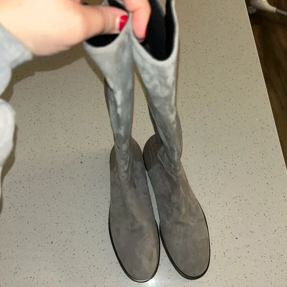 Stuart Weitzman’s `Keelan City’ boots