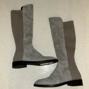 Stuart Weitzman’s `Keelan City’ boots