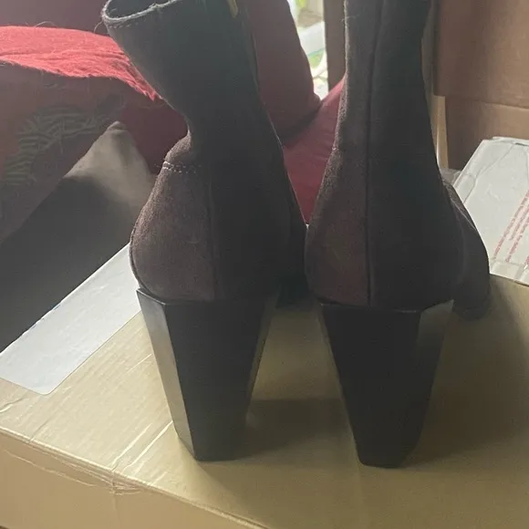 SUEDE ANKLE BOOTS NWOB