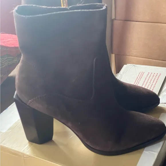 SUEDE ANKLE BOOTS NWOB