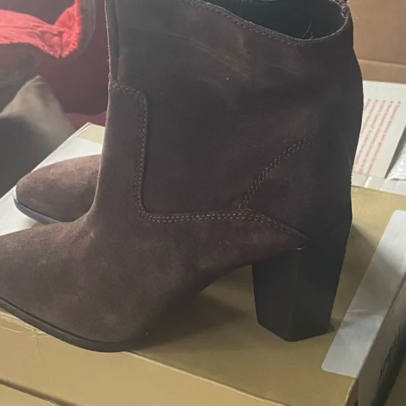 SUEDE ANKLE BOOTS NWOB