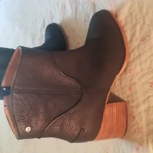 Sz 10 Women's Annie Leather Ugg Boots