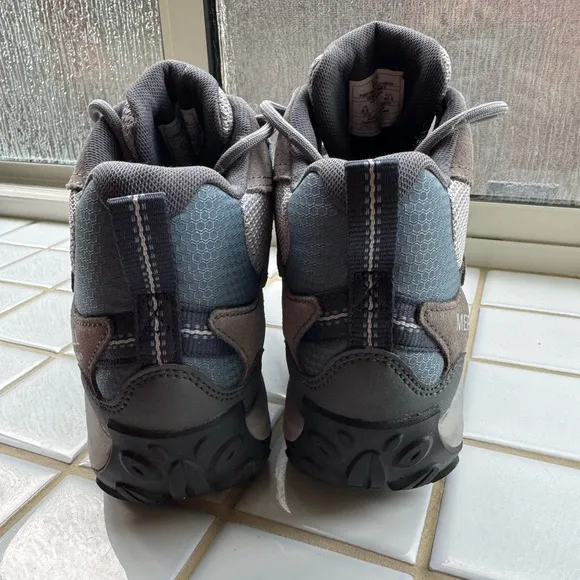 Sz 40.5 Merrell Performance Footwear High Top Waterproof Hiking Boots