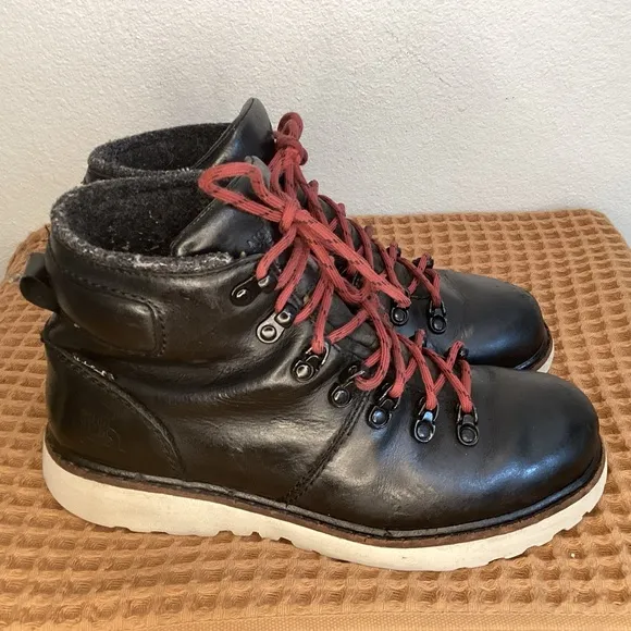The North Face Ballard Boots Black Men’s Size‎ 8 Mountain Hiking Boots Primaloft