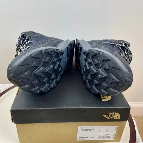 The North Face Fastpack Hiker Mid Waterproof Boots Kids 7