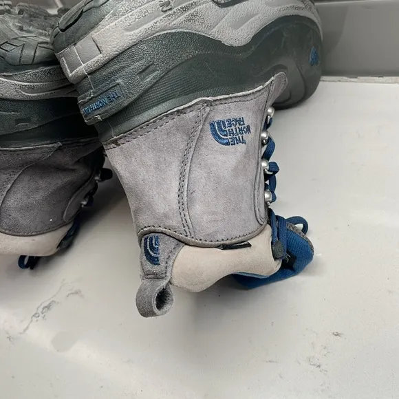 The North Face Kids (Big Kid) 4 Grey Rounded-toe Snow Boots