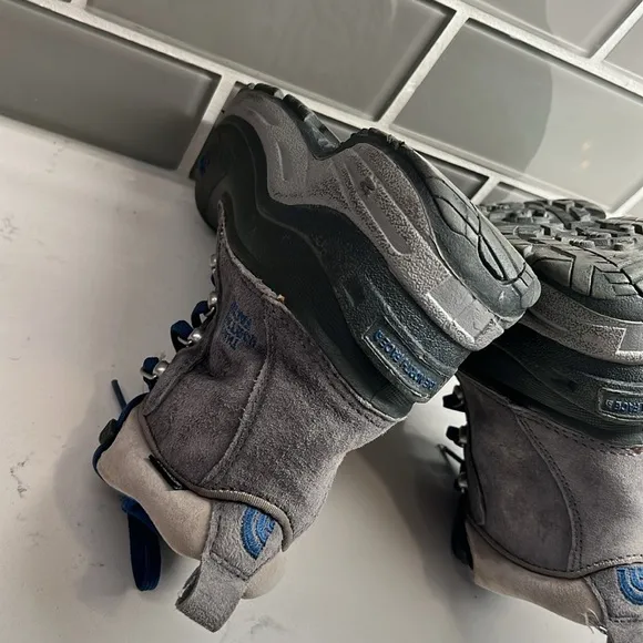 The North Face Kids (Big Kid) 4 Grey Rounded-toe Snow Boots