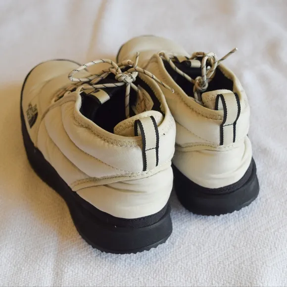 The North Face NSE white/cream chukka ankle insulated boots