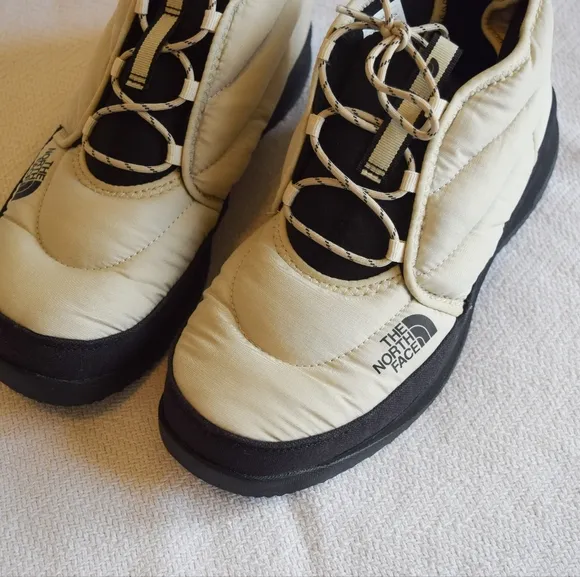 The North Face NSE white/cream chukka ankle insulated boots
