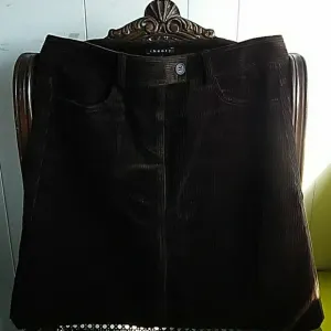 Theory chocolate brown corduroy skirt, size 4