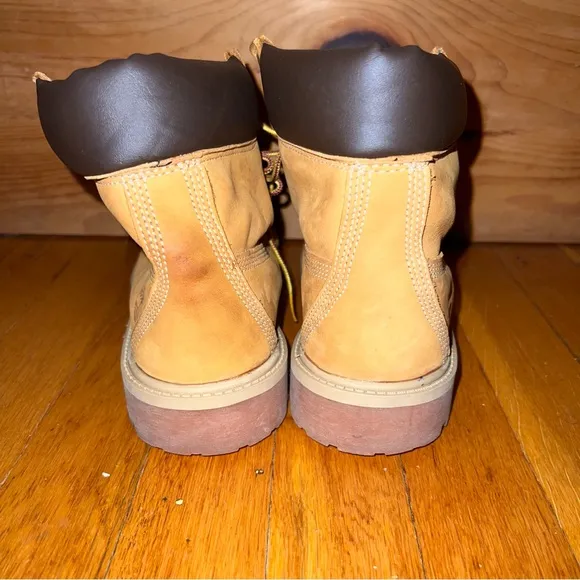 Timberland 6 Inch Classic Junior boots. Excellent new condition