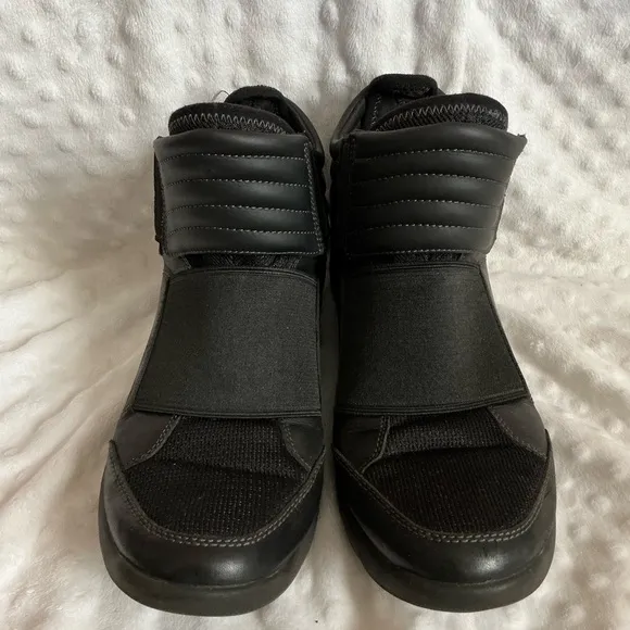 Timberland Flyroam TB0A1K16 pull on boots in black- Men’s size 8