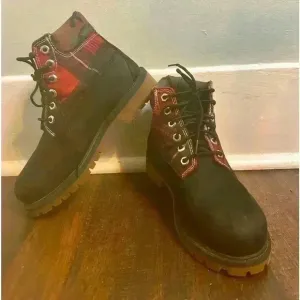 Timberland Heritage Juniors 2 WATERPROOF 6” Nubuck Black Red Plaid Camo Boots