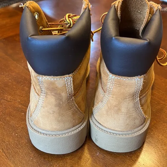 Timberland juniors boots 4.5. Waterproof boot. Wheat