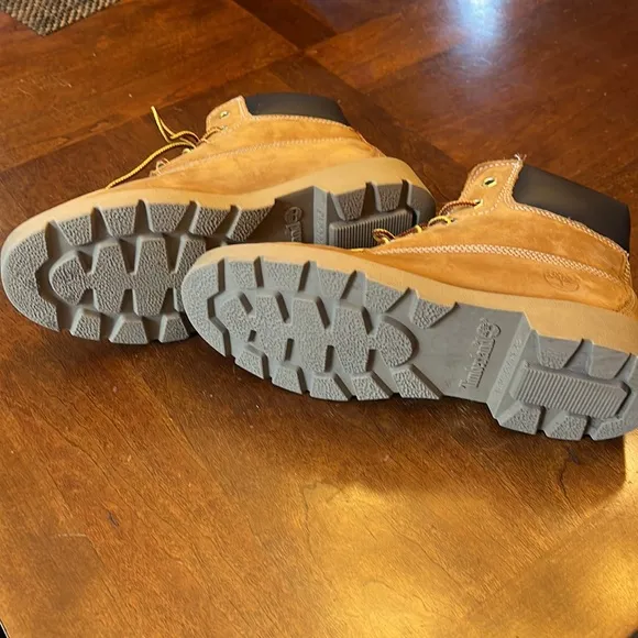 Timberland juniors boots 4.5. Waterproof boot. Wheat
