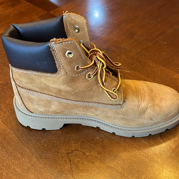 Timberland juniors boots 4.5. Waterproof boot. Wheat