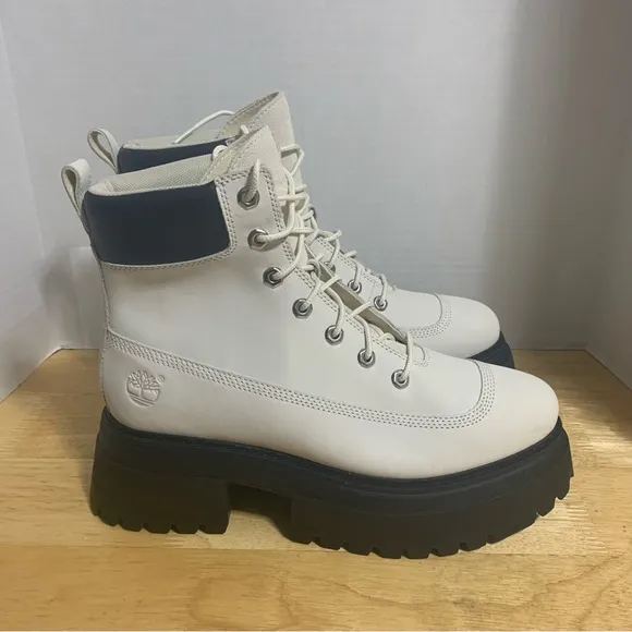 Timberland Sky 6 Inch Women's Size 10M Beige/Black Clunky Lace‎ Up Boots A5RSV