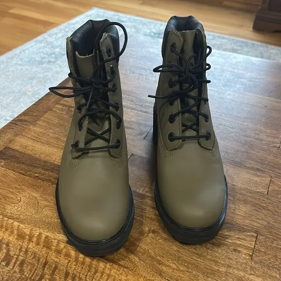 TimberlandWomen's Kinsley 6 Inch Waterproof Boots size 8