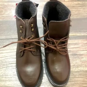 Toe Warmer boots chocolate brown lace up with hooks round toe thermal inside