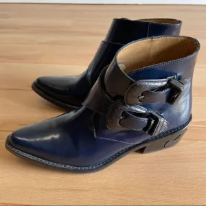 𝅺TOGA Pulla Blue Two-Buckle Western Boots