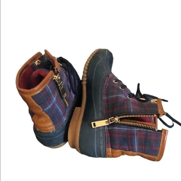 Tommy Hilfiger Roan 7 Preppy Duck Boots Leather Flannel Plaid Lace Up Rain Snow