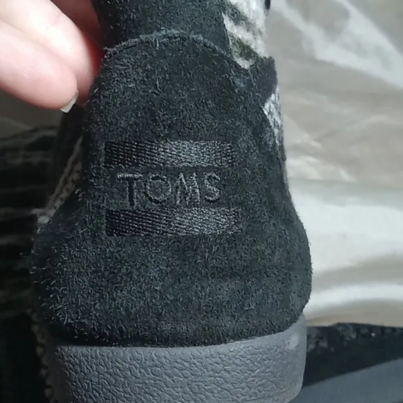 Tom's boots women's size 7 suede style mocassins
