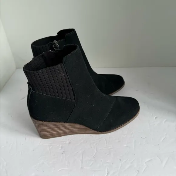 Toms Sadie Wedge Black Suede Ankle Boots Women’s Size 9