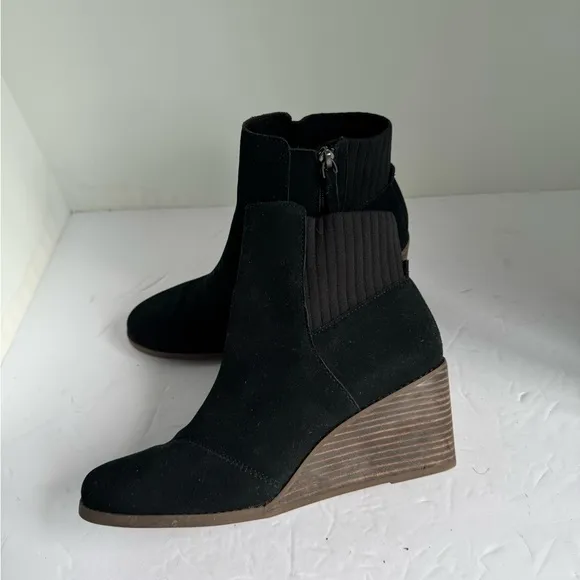 Toms Sadie Wedge Black Suede Ankle Boots Women’s Size 9