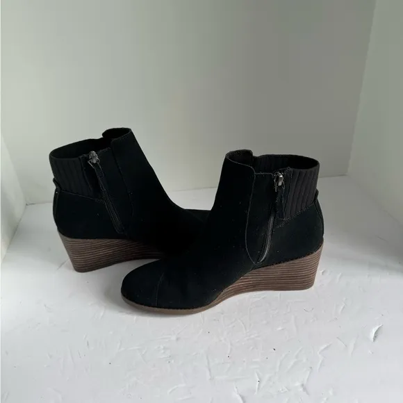 Toms Sadie Wedge Black Suede Ankle Boots Women’s Size 9