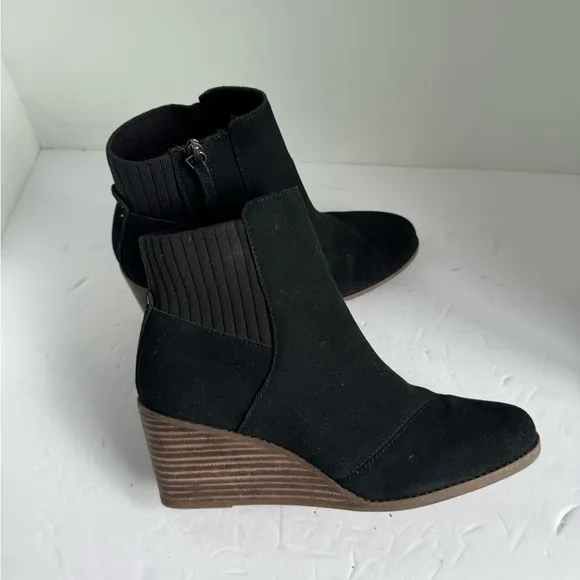 Toms Sadie Wedge Black Suede Ankle Boots Women’s Size 9
