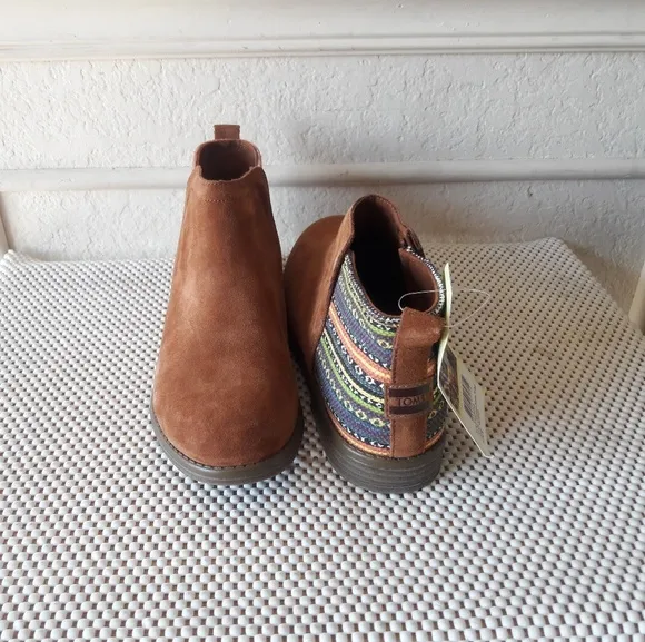 Tom's suede boots
