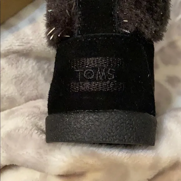 TOMS/Toddler boots/size 6